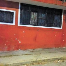 Atentado perpetrado por sujetos armados