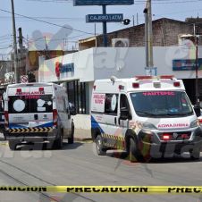 El ataque ocurrió alrededor de las 12:30 horas en la calle Virginia Hernández, en el primer cuadro de la ciudad
