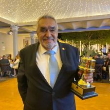 Teodoro Lavín León recibe galardón