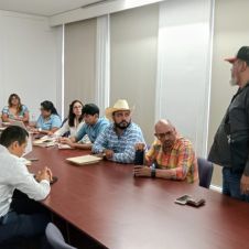 Truenan mesas de diálogo por abusos de grúas