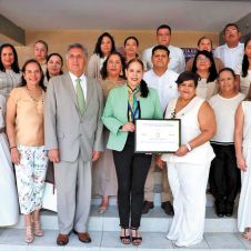 Graciela García Lara, agradeció a todas las personas que han forjado el prestigio de la escuela durante casi un siglo.