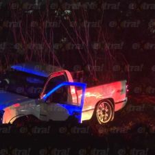 Abandonan camioneta tras accidente en Cuautla