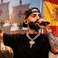 Arcángel defiende a España