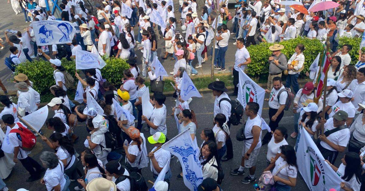 Caminan por la paz en calles de Cuernavaca