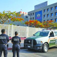 AUXILIO POLICÍAS