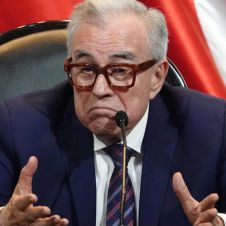 Sheinbaum confirma bloqueo de la UIF a cuentas del gobernador con licencia Rocha Moya