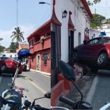 Casi se mete auto por la ventana en Tetecala