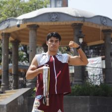 El boxeador Luis "Iron Boy"