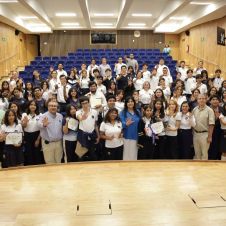 Premian a estudiantes en concurso