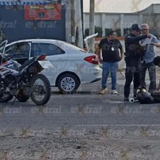 Continúan llegando unidades a la calle de palo grande pero hasta ahorita todavía no hay movimiento (55)