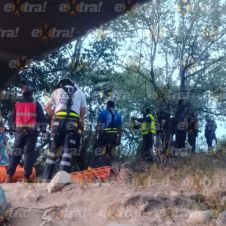 Rescatan a una pareja que cayó a una barranca de Yecapixtla