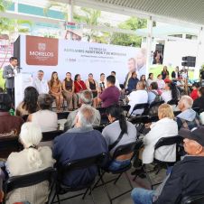Entrega de auxiliares auditivos