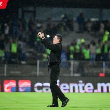 Pumas y Efraín Juárez