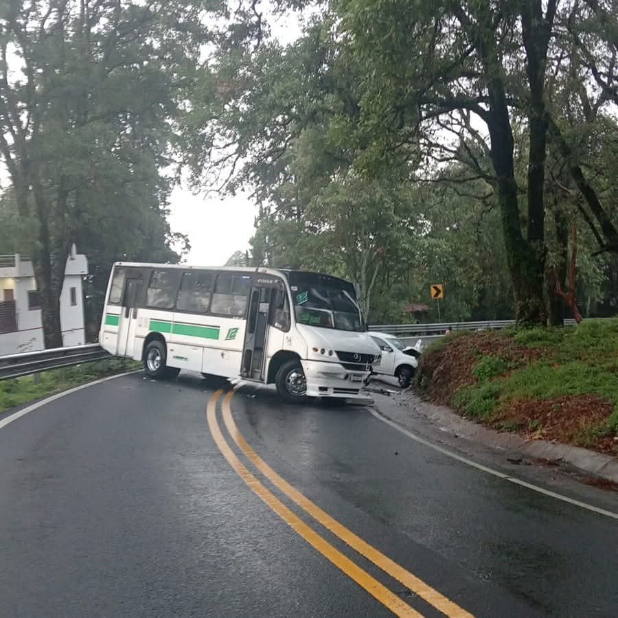 Choque de camioneta y ruta Choque de camioneta y ruta