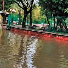 Inundación en el Parque Cri-Cri desata caos vial en Cuernavaca