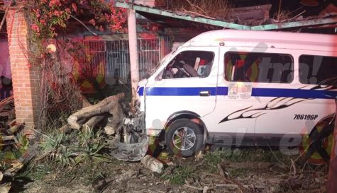 Colectiva choca contra arbol en la carretera Mexico-Oaxaca Cuautla