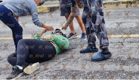Motociclista embestida por un auto en Cuautla