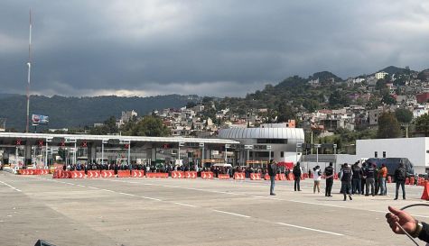 Normalistas en la caseta de Tlalpan