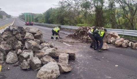 Autopista del Sol bloqueada por un deslave