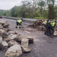 Autopista del Sol bloqueada por un deslave
