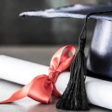 Graduaciones escolares, un golpe al bolsillo de los papás