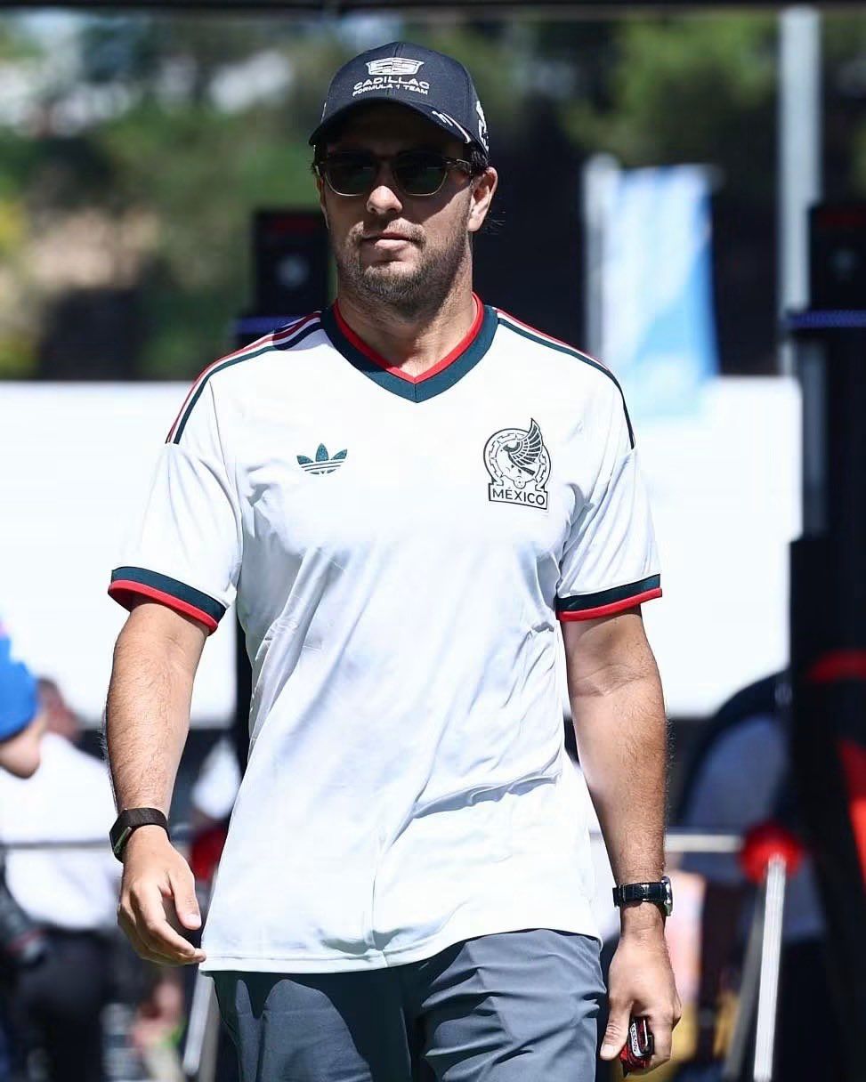 Mal inicio para Checo Pérez: así le fue en su regreso a la pista en Barcelona Mal inicio para Checo Pérez: así le fue en su regreso a la pista en Barcelona