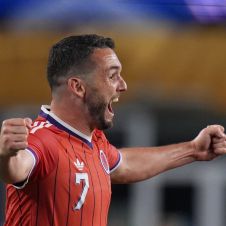 El gol de John McGinn, que se desvió en un defensor haitiano tras un remate de Che Adams, fue suficiente para que los “Tartan Army” celebren el primer triunfo escocés en un Mundial desde 1998