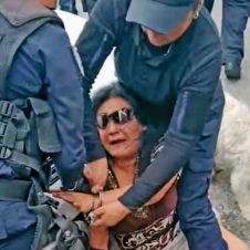 muejer-golpeada-policias-Temixco-150521.jpg
