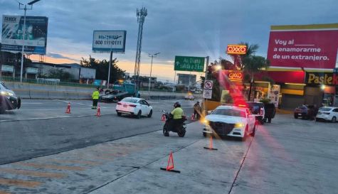 Un moto­ci­clista per­dió la vida luego de que pre­sun­ta­mente chocó detrás de un trái­ler cuando tran­si­taba por el Paso Express.