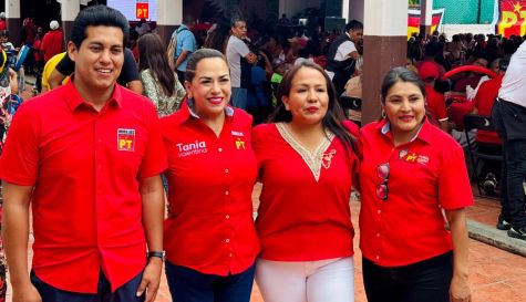 Enca­beza Tania Valen­tina toma de pro­testa de nue­vos coor­di­na­do­res de afi­lia­ción en el muni­ci­pio.