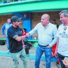 El equipo del Ayun­ta­miento de Yau­te­pec, enca­be­zado por el alcalde Eder Alonso Gutié­rrez, se con­vir­tió en el pri­mer fina­lista del Tor­neo Mun­dia­lito de Tra­ba­ja­do­ras y Tra­ba­ja­do­res