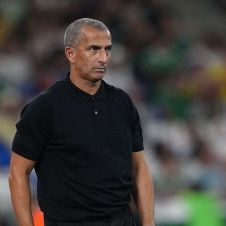 Sabri Lamouchi es despedido por Túnez tras goleada en el Mundial 2026 Sabri Lamouchi es despedido por Túnez tras goleada en el Mundial 2026
