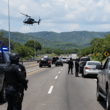 Movilización en la autopista La Pera-Cuautla por robo a banco hoy Movilización en la autopista La Pera-Cuautla por robo a banco hoy