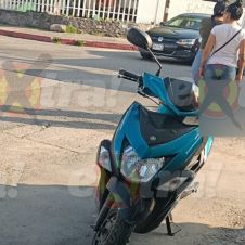 Accidente vial en Cuautla hoy: Joven derrapa en motoneta en el Centro