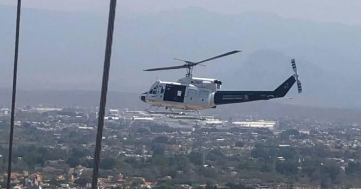 Comando armado roba auto con violencia en Cuernavaca; desatan persecución por aire y tierra