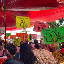Canasta básica baja de precio en mercado de Cuernavaca
