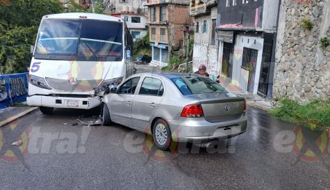Choque frontal en la Lagunilla entre Ruta 5 y auto deja caos