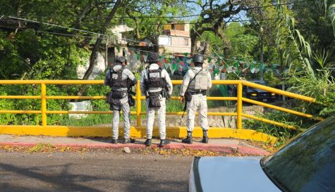 Hallan cuerpo de un hombre maniatado en canal de Temixco