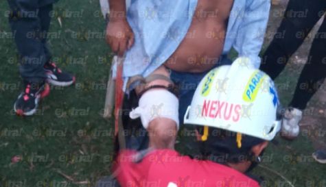 Toro patea a ganadero y lo manda al hospital en Cuautla