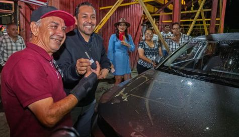 Ayuntamiento de Temixco festeja el Día del Padre con rifa de auto