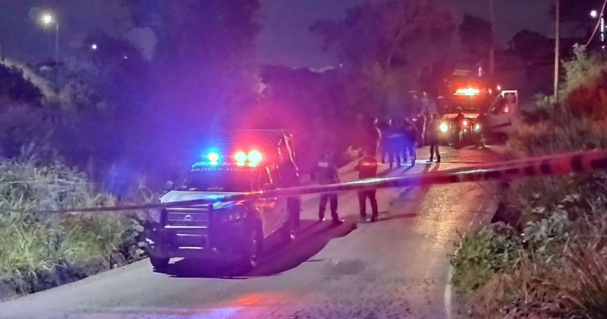 Tragedia en Atlatlahucan: Un muerto y dos lesionadas tras volcar motocicleta en un barranco