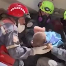 Rescatan a bebé Rescatan a bebé