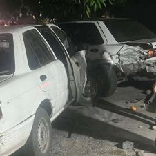 Fuerte choque en la carretera federal Alpuyeca-Grutas deja dos heridos