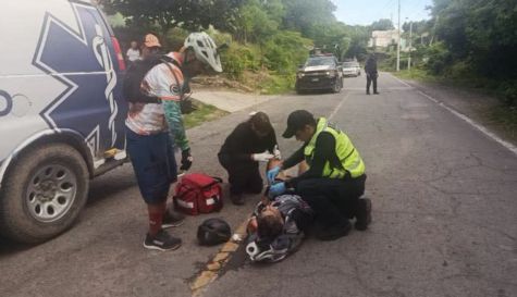 Le fallan los frenos y cae de bicicleta en Tla