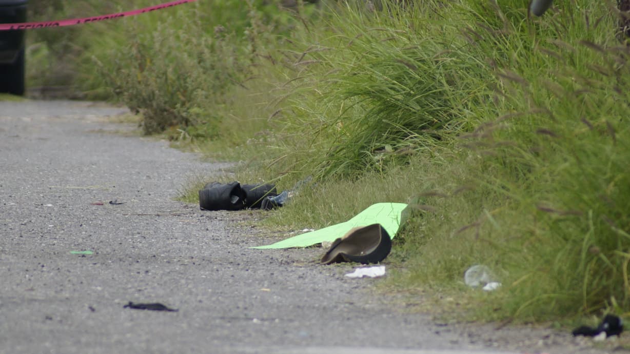 Encuentran con vida a hombre; tenía huellas de tortura y una cartulina al lado