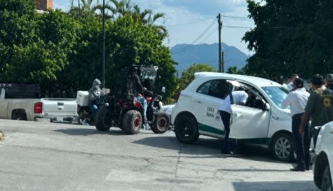 Choca repartidor de tortillas contra taxi en Puente de Ixtla