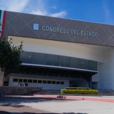 En medio de las exigencias del Sindicato del Congreso del Estado para obtener nuevas mejoras laborales, los documentos oficiales muestran un escenario que contrasta con la realidad que vive la mayoría de los trabajadores morelenses.