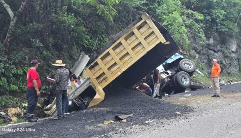 Choque de camiones en la carretera federal Cuernavaca-Cuautla deja heridos