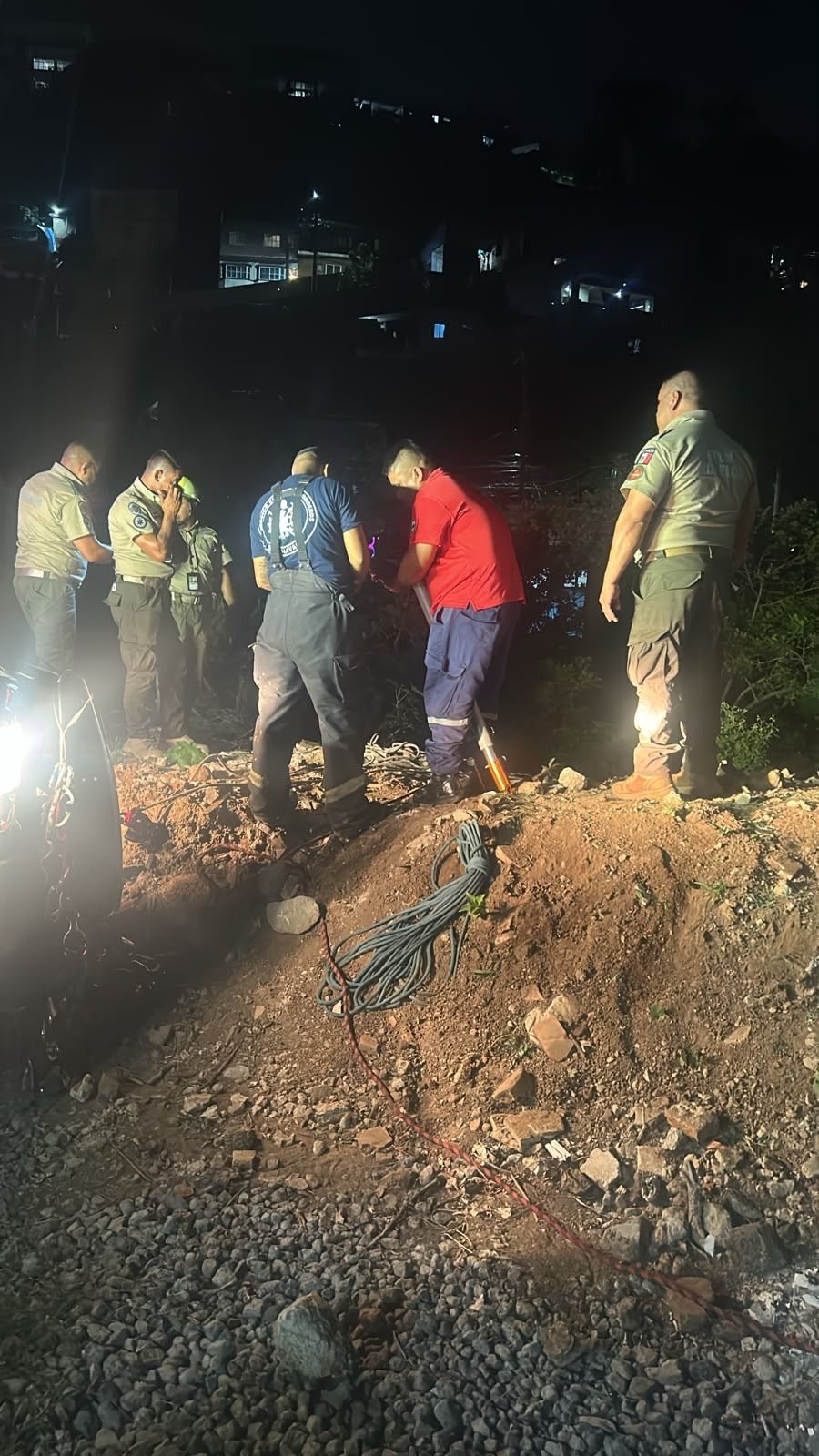 Abuelito ebrio cae a barranca en Cuernavaca y sobrevive