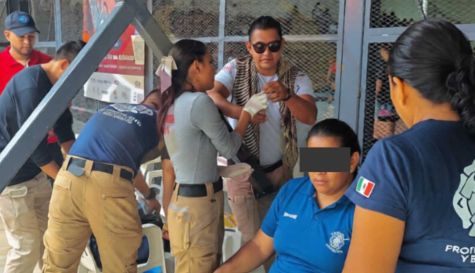 Estructura de aluminio golpea la cabeza de un peatón en Jojutla